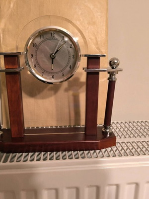 Table clock-alarm clock like new, analog
