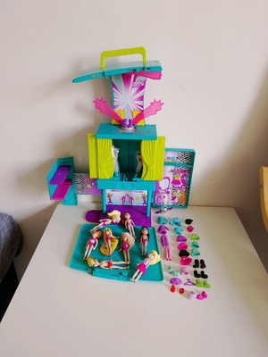 Polly Pocket 2009 Pop N Lock World Rockin' Magic Fashion Stage Playset σαν καινούργιο με 8 κούκλες και αξεσουάρ
