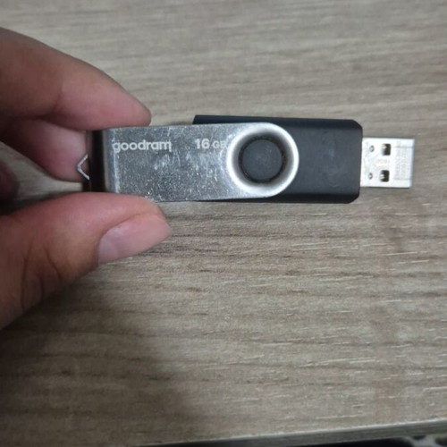 Goodram 16GB flash drive like new