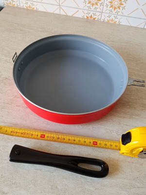 Nonstick frying pan 24 cm with detachable handle like new