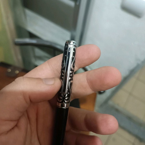 Reynolds ballpoint pen like new with case, modern design