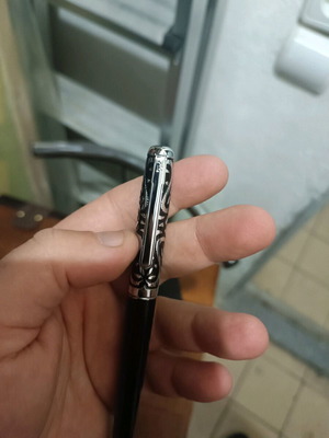 Reynolds ballpoint pen like new with case, modern design