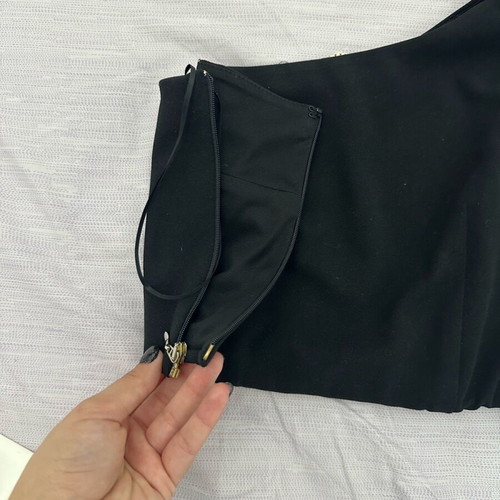 Lynne blouse with one shoulder like new, size M