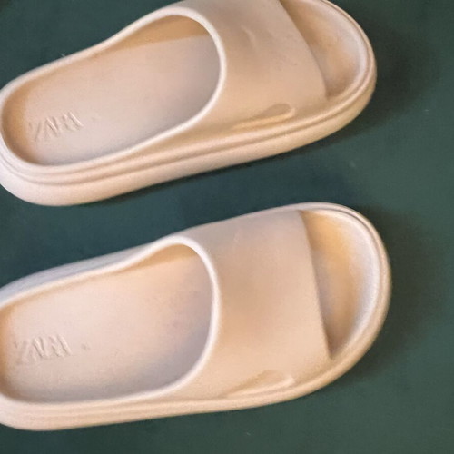 Zara Kids slides size 30 used, beige