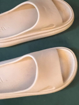 Zara Kids slides size 30 used, beige