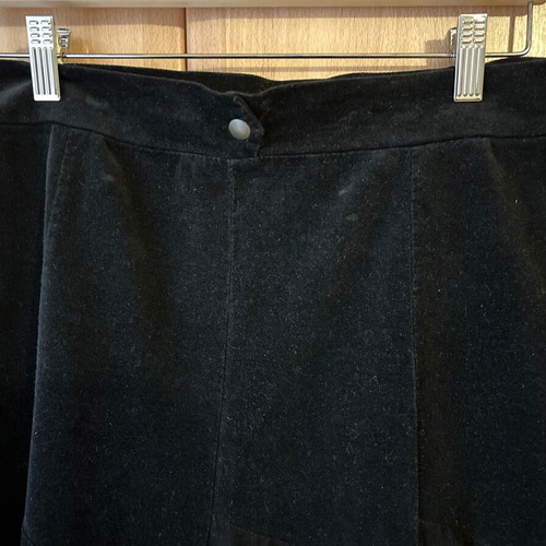 Bill Cost black velour skirt like new, size XL