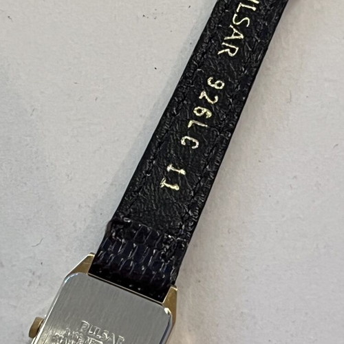 Pulsar vintage mini 17mm wristwatch like new, gold