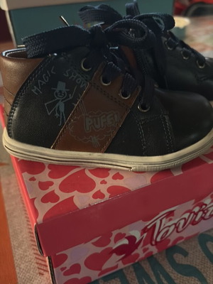 Children's shoes size 22 like new