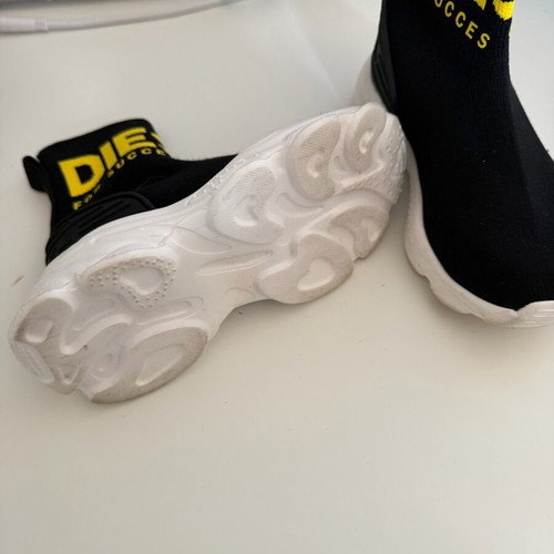 Diesel kids boots size 26 like new, black
