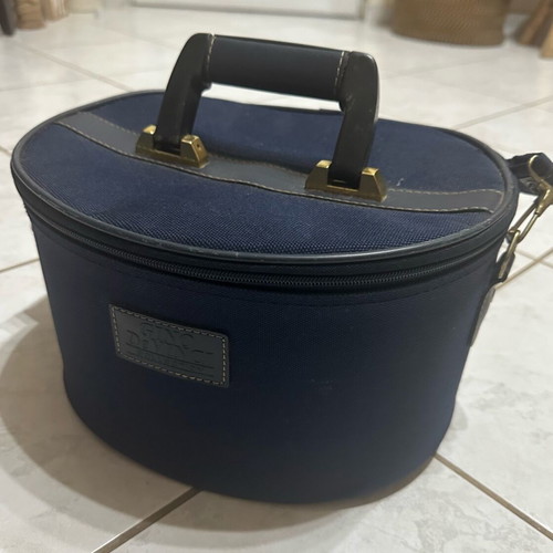 Cosmetic carrying case used, blue