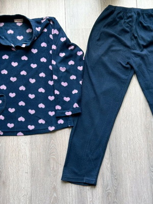 Pajama set like new, blue with pink hearts