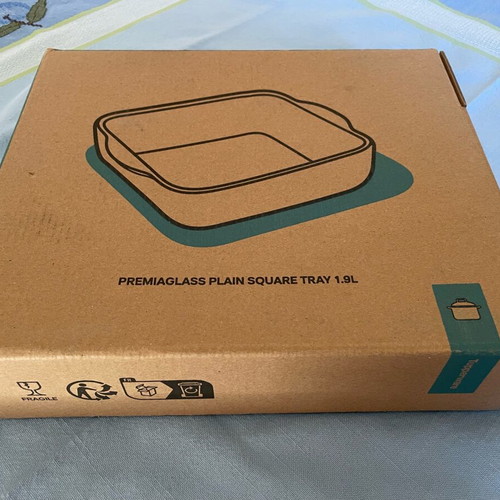Premia Glass heat-resistant baking dish new Tupperware