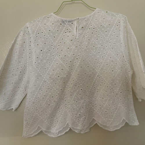 Pull & Bear white perforated blouse used, size M