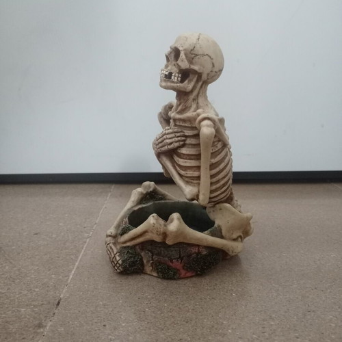 Ashtray Skeleton like new with skull design