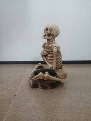 Ashtray Skeleton like new with skull design