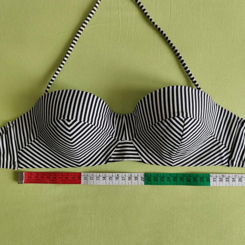 Bikini top like new, strapless with underwire and stripes