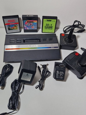 Atari 2600 κονσόλα με 3 παιχνίδια, σαν καινούργιο
