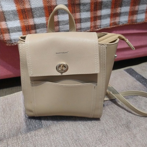 Backpack bag like new, beige and gold