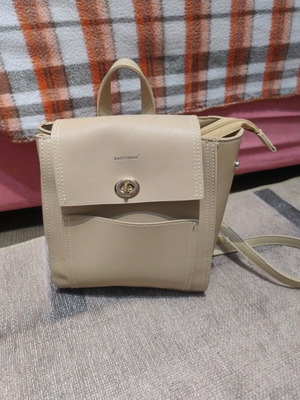 Backpack bag like new, beige and gold