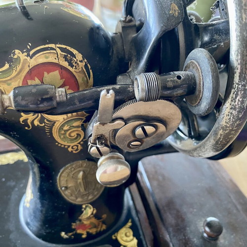 Singer 28k Sewing Machine used, Victorian Ottoman Carnation design 1901