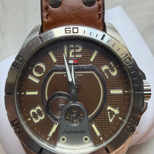 Tommy Hilfiger Automatic TH.79.1.14.0796 men's watch used with box and booklet