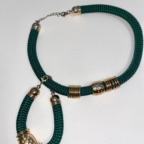 Women's necklace and bracelet green and gold like new