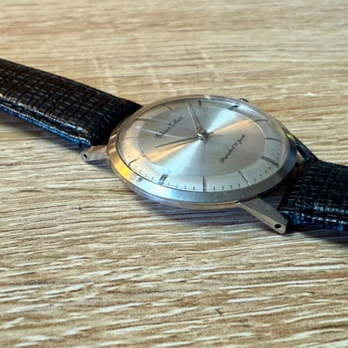 Citizen Deluxe Vintage wristwatch like new with new leather strap