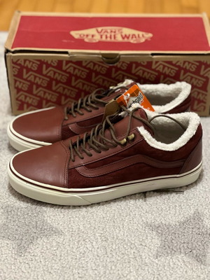 Vans Mountain Edition sneakers new with Sherpa lining burgundy brown