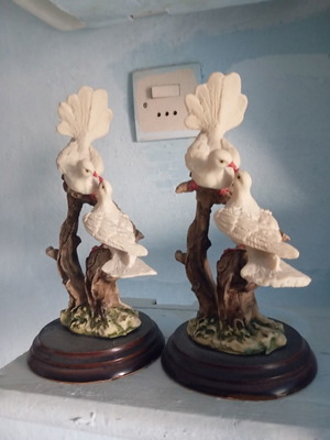 Vintage decorative figurines with doves on wooden base, used, set of 2