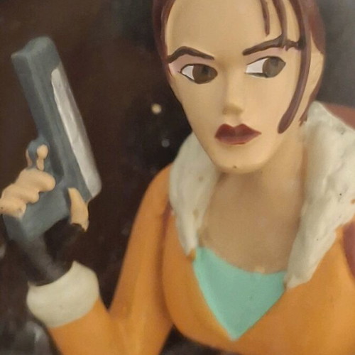 Lara Croft Tomb Raider Atlas Edition 2005 figure new