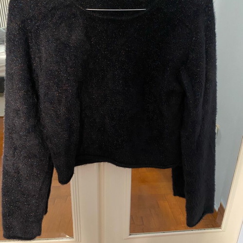 Pull & Bear black cropped fuzzy sweater like new, size L
