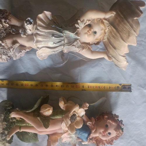 Decorative items used, pack of 3, resin
