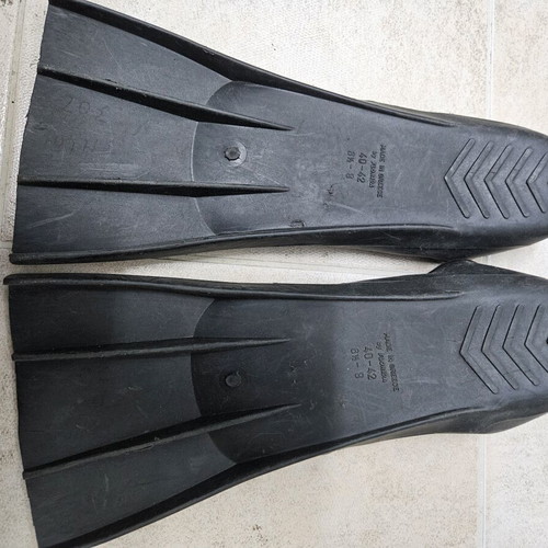 Complete swimming set like new with Cressi sub fins and accessories