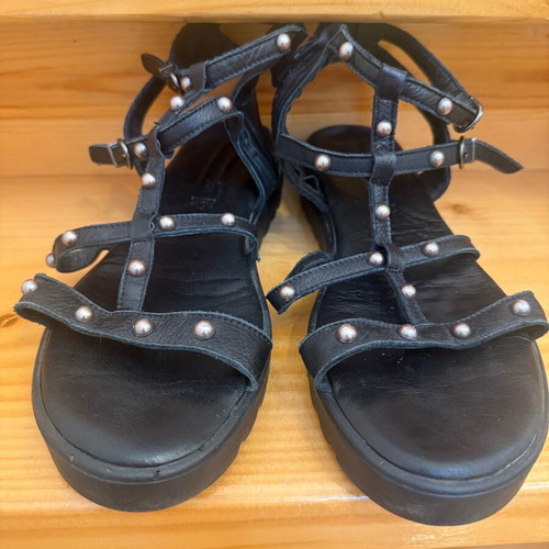 Tamaris sandals like new, size 41, black platform style