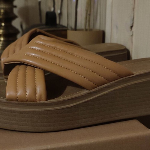 Voi & Noi Camel Flatform Sandals like new, size 38