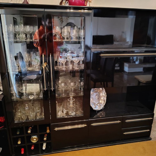 Black lacquer unit used, detachable