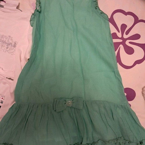 Pack of 4 used blouses and 2 dresses for 5-year-old girls