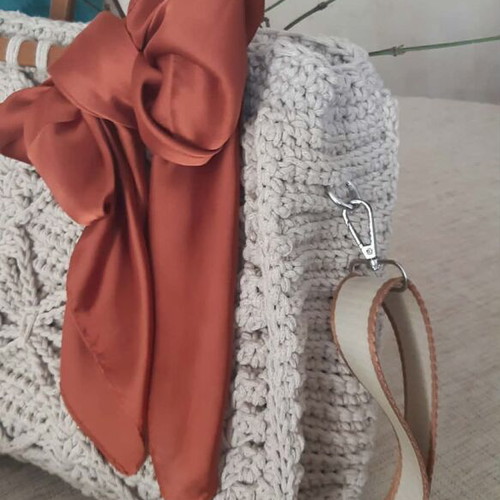 Paris Chic Handbag New, Beige Knitted with Wooden Handle