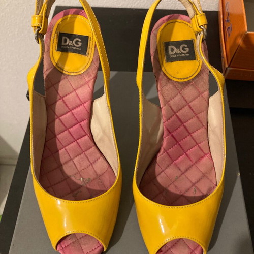 Dolce Gabbana pumps used, leather patent, size 38, yellow
