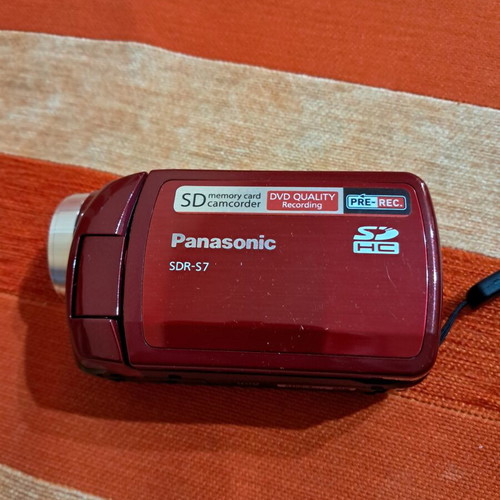 Panasonic SDR-S7 video camera like new