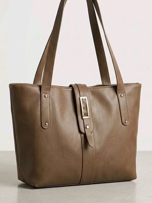 Brown large leather shoulder bag like new with zipper and gold details