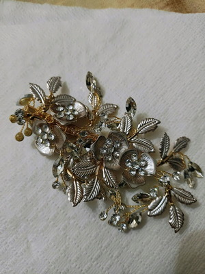 Hair accessory new with rhinestones and flowers in gold and silver