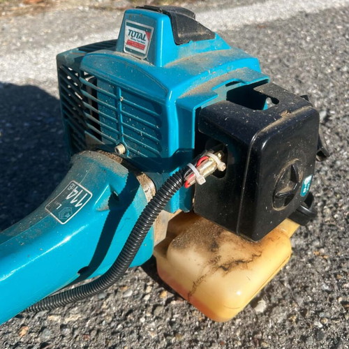 Brushcutter with metal 3T blade, professional shoulder strap, used