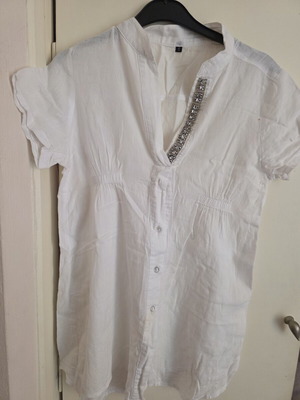 White shirt with rhinestones like new, size S