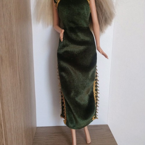 American Idol Barbie 2005 used with original earrings