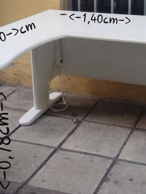 White corner desk with large surface