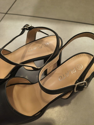 Black comfortable sandals with thick heel, size 40