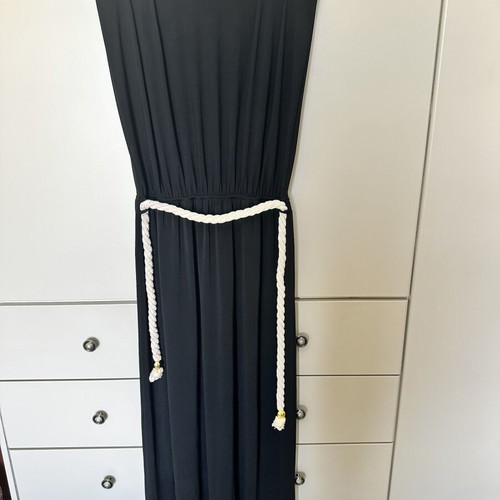 Dress black long elastic with open back and belt like new