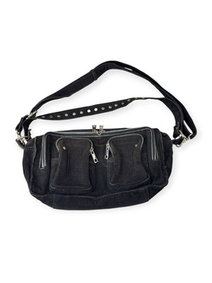 Nunoo Corduroy shoulder bag used with zipper and hardware defects