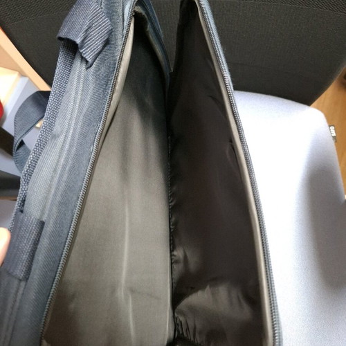 Blue laptop bag like new, hand and shoulder carry